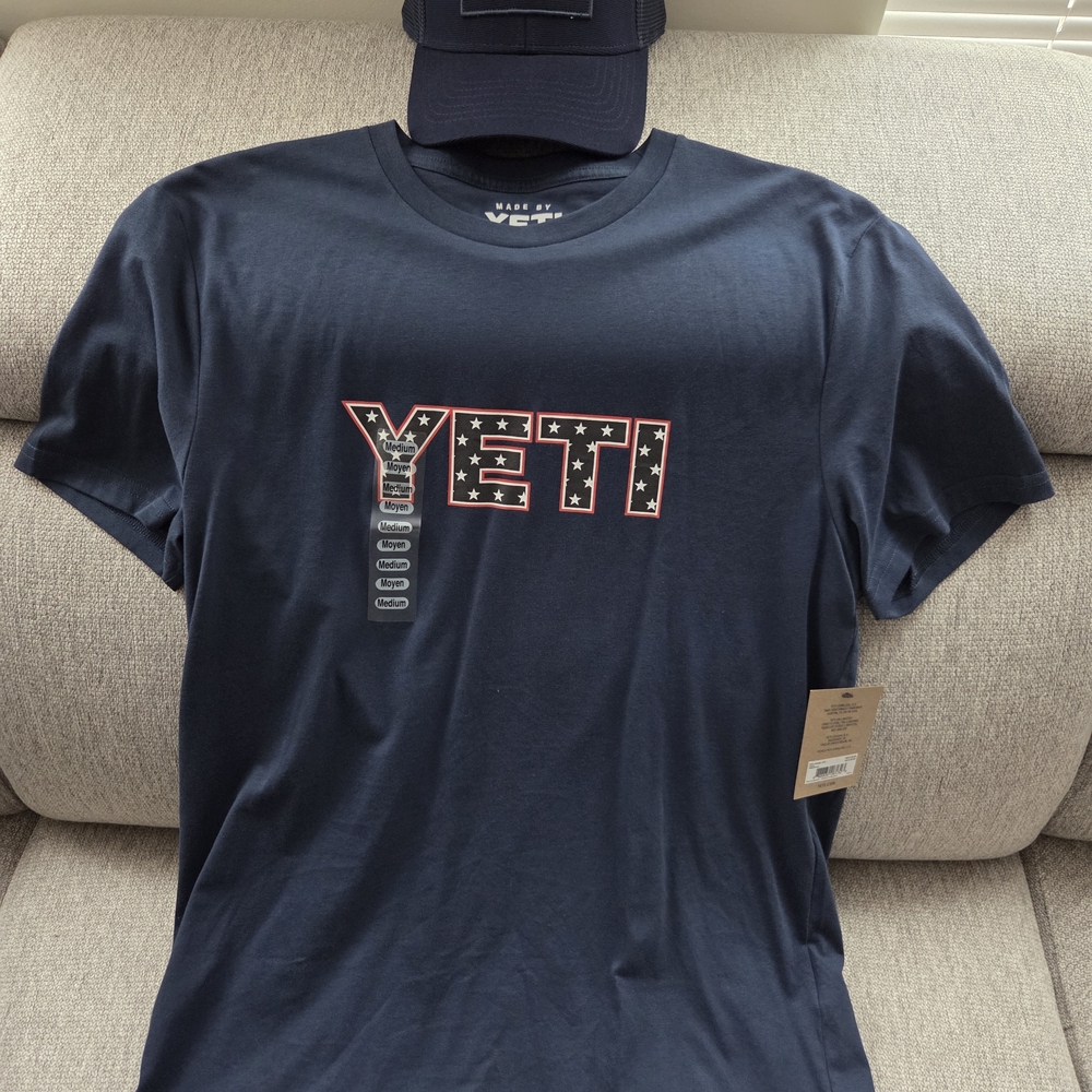 YETI Men's Navy Blue Graphic T-Shirt With Hat